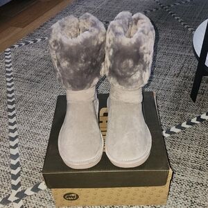 Cozy Gray Fur-Lined Boots